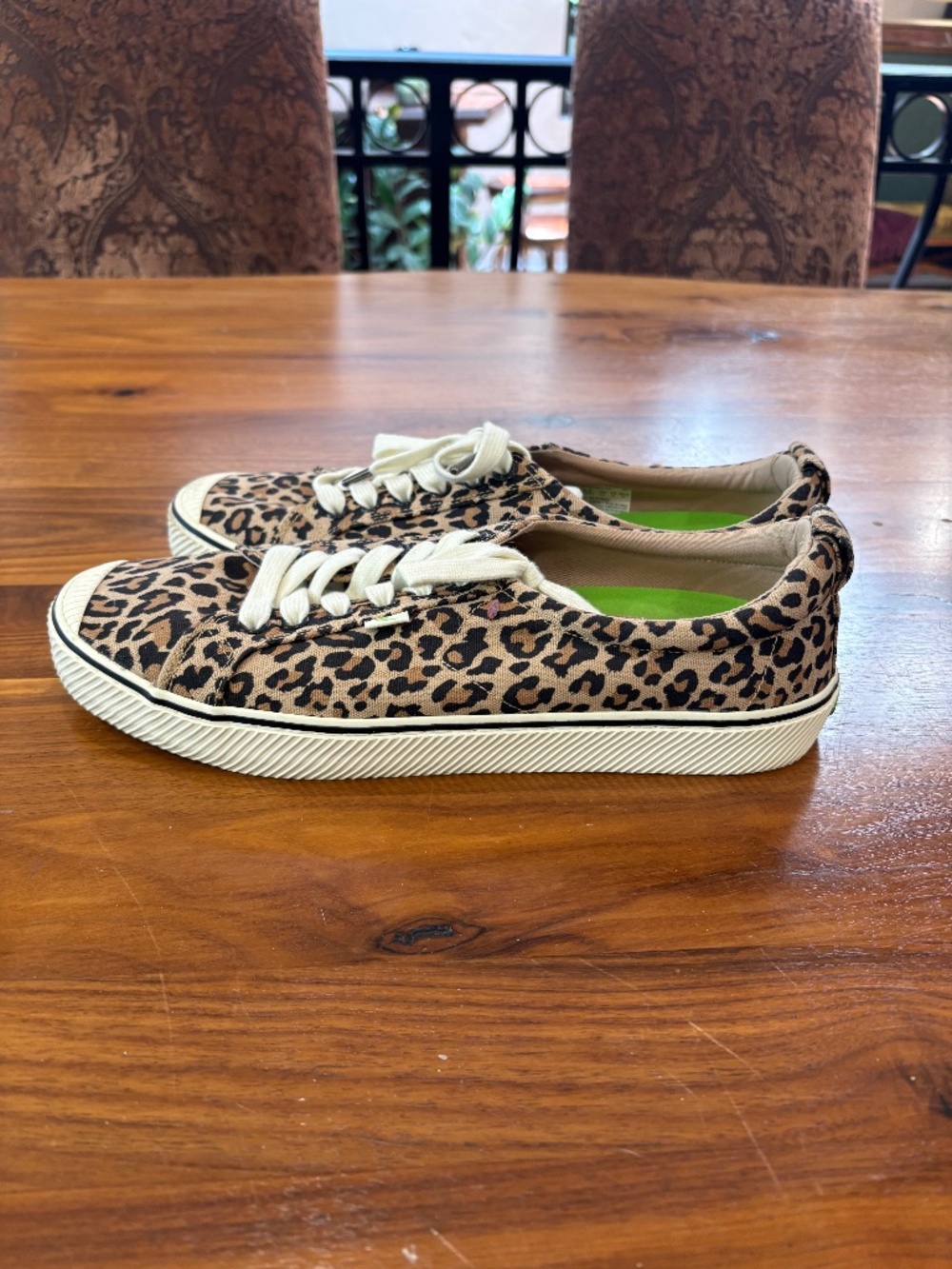 Cariuma size 11 leopard men’s
